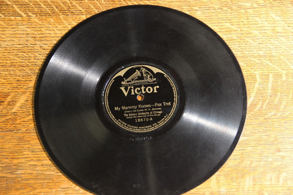 wire art, wire sculpture, antique records